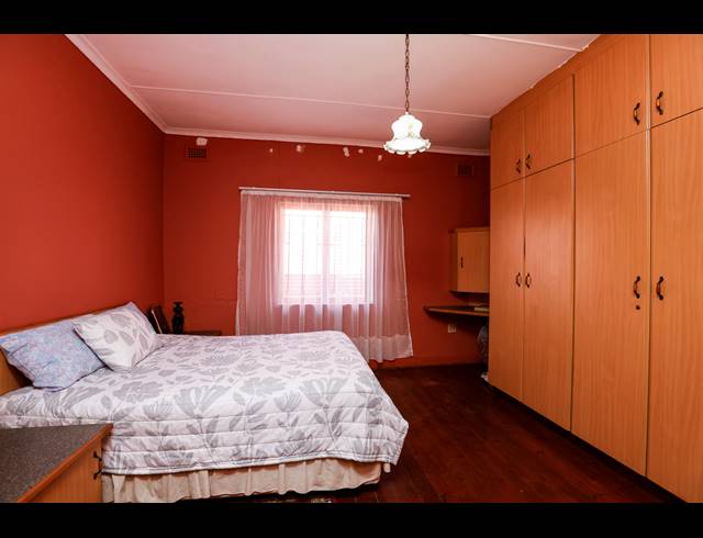 13 BEDROOM HOUSE FOR SALE IN CLARE ESTATE